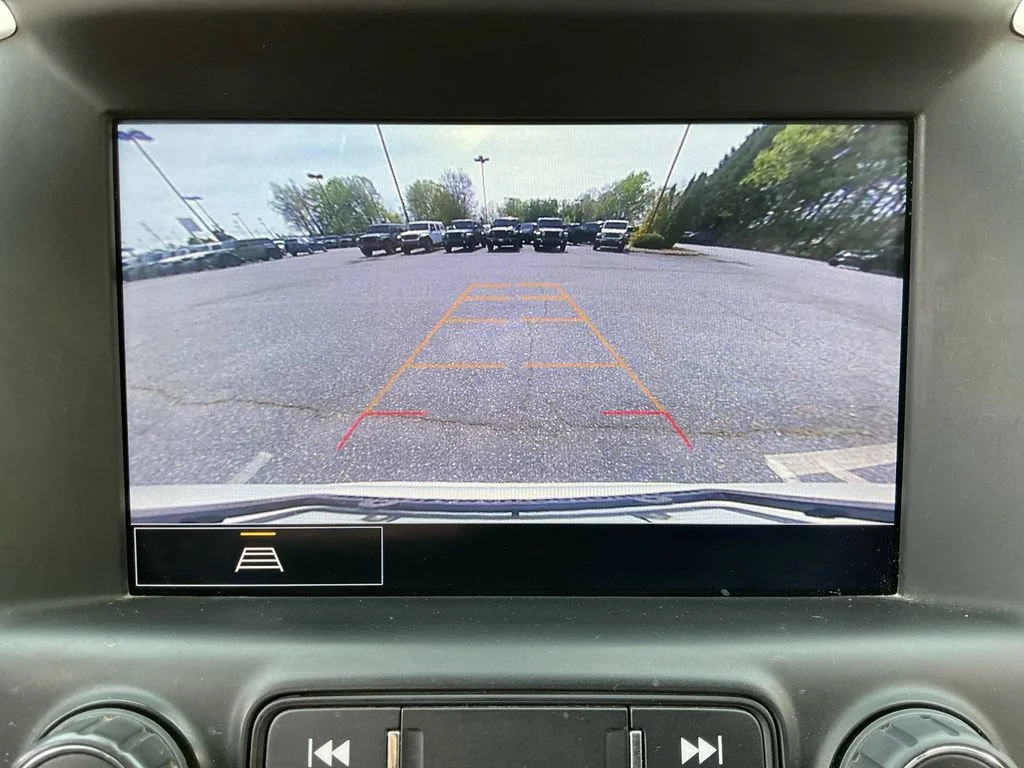 Used 2023 SUMMIT WHITE GMC SLE image 21
