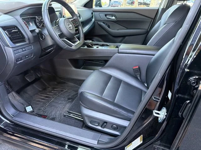 Used 2022 Black Nissan SV FWD image 9