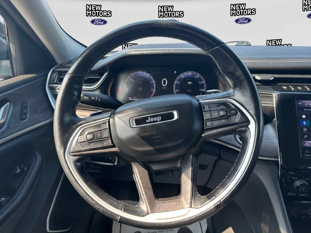Used 2021 Velvet Jeep Limited image 13