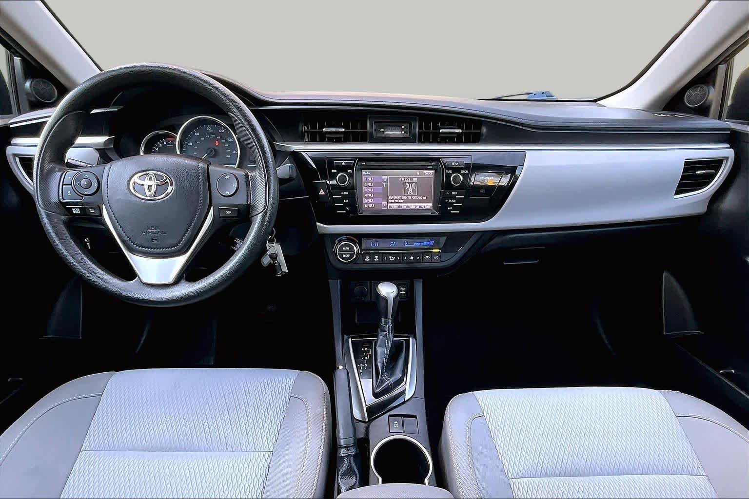 Used 2016 4Evergreen Metallic Toyota LE image 16