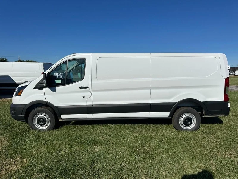 New 2026 Oxford White Ford T-250 148 in Low Rf 9150 GVWR RWD image 2