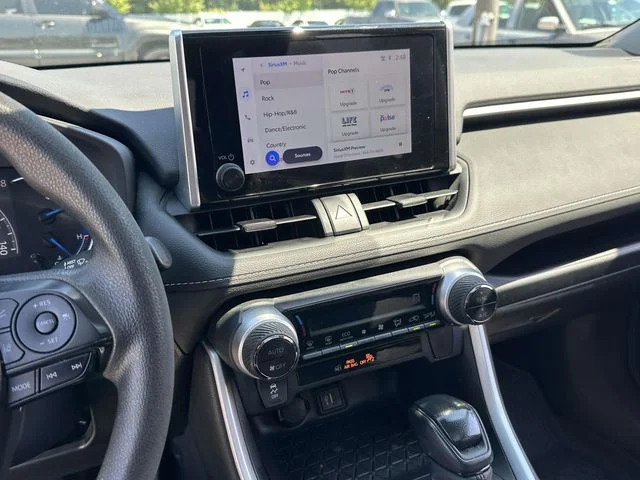 2023 Toyota RAV4 XLE - Photo 19