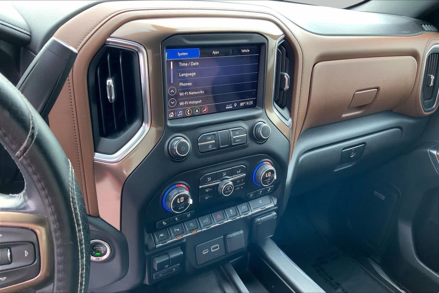 Used 2019 Iridescent Pearl Tricoat Chevrolet High Country image 6