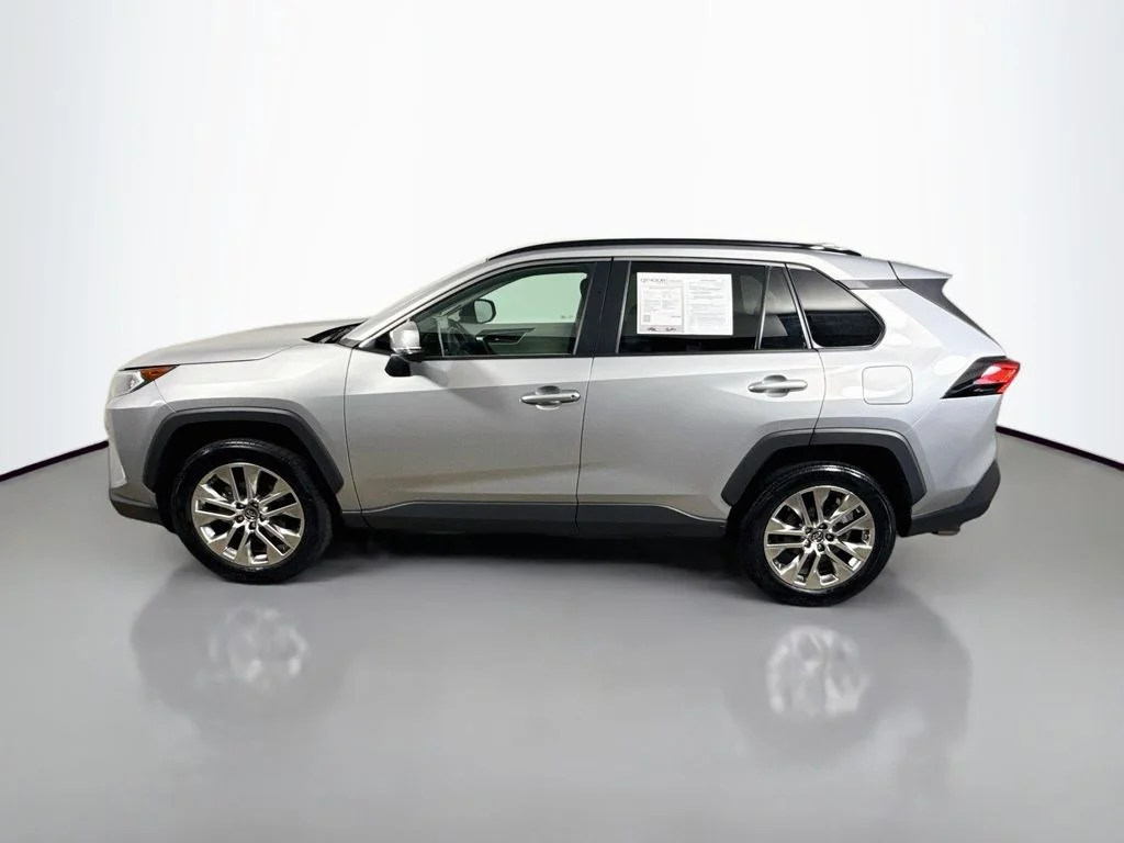 Certified Used 2019 Silver Sky Metallic Toyota XLE Premium image 4