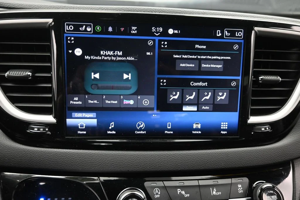 Used 2025 Black Chrysler Select image 20