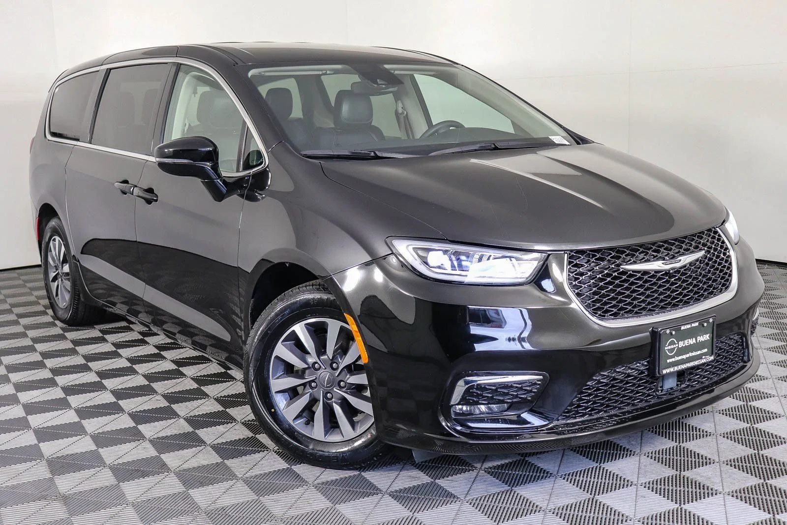 2024 Chrysler Pacifica PHEV