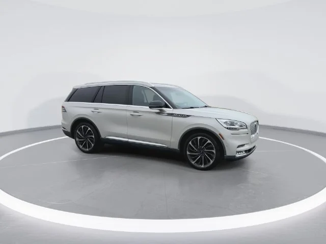 Used 2020 White Lincoln Reserve image 13