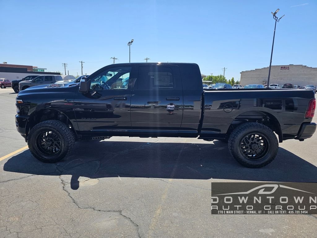 New 2026 Diamond Black Crystal Pearl-Coat Exterior Paint RAM Laramie image 6