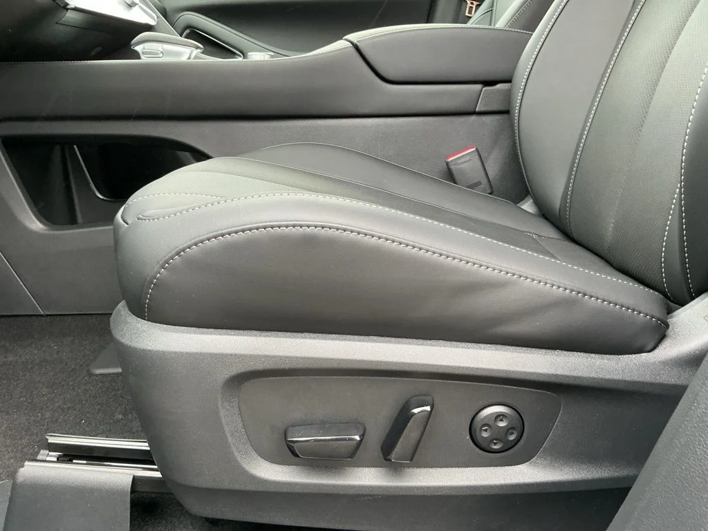 New 2026 MINERAL BLACK INFINITI Luxe FWD image 20