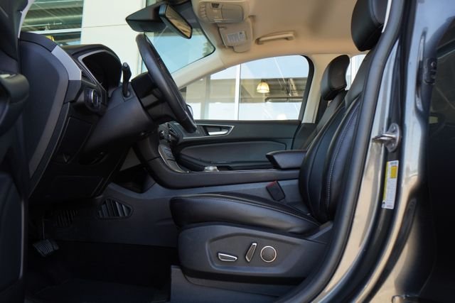 Used 2019 Gray Ford SEL image 25
