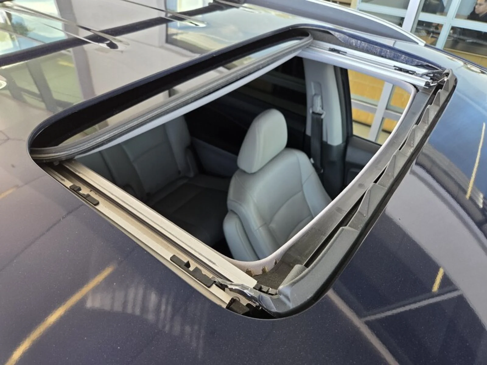 Used 2016 Obsidian Blue Pearl Honda EX-L image 24
