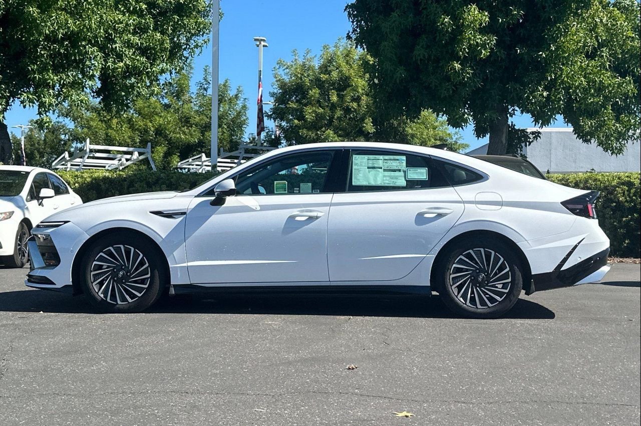 New 2026 Serenity White Hyundai Limited image 7