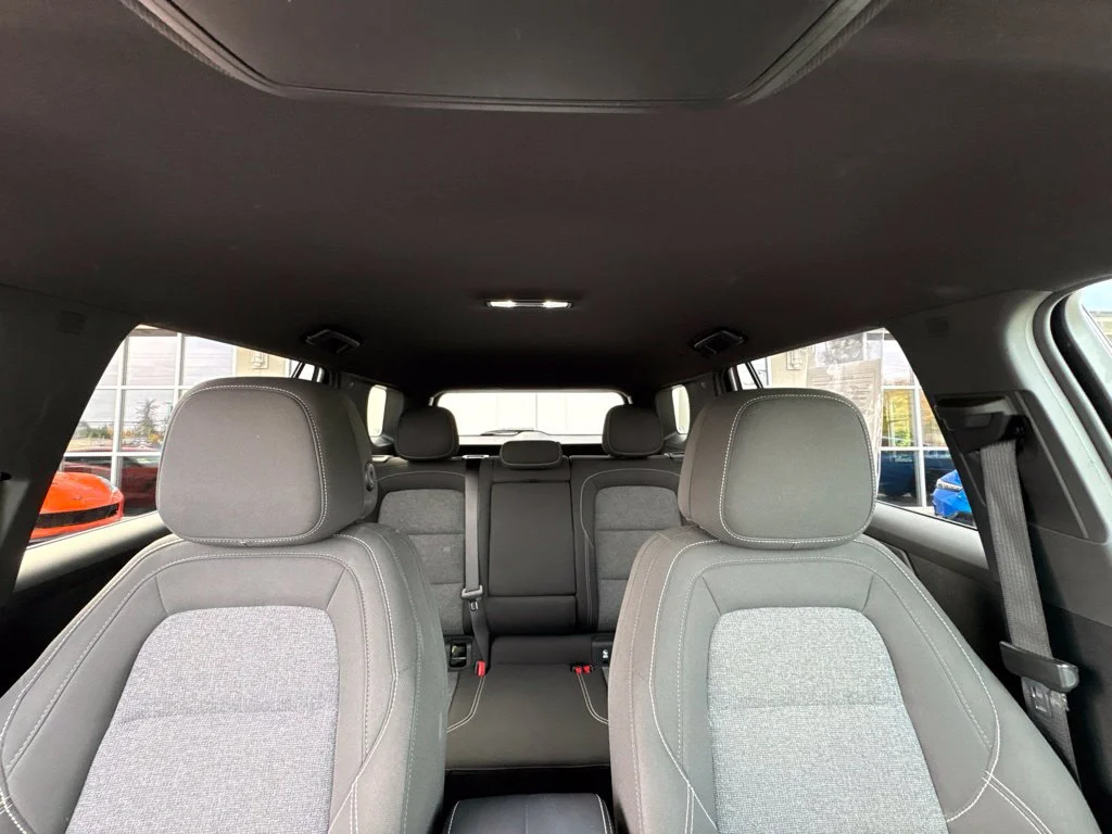 Used 2025 Silver GMC Elevation image 28