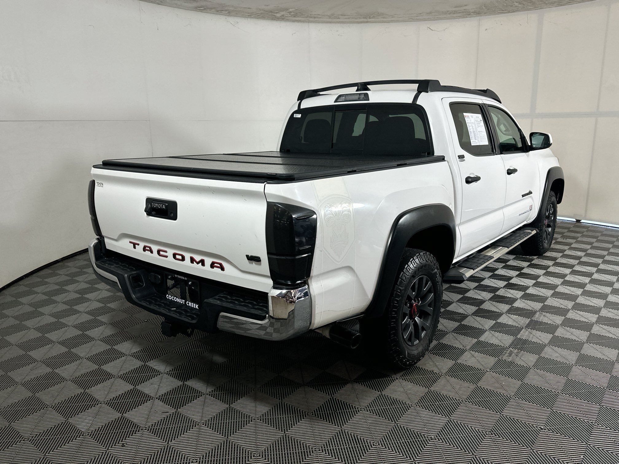 Used 2020 Super White Toyota SR5 image 3