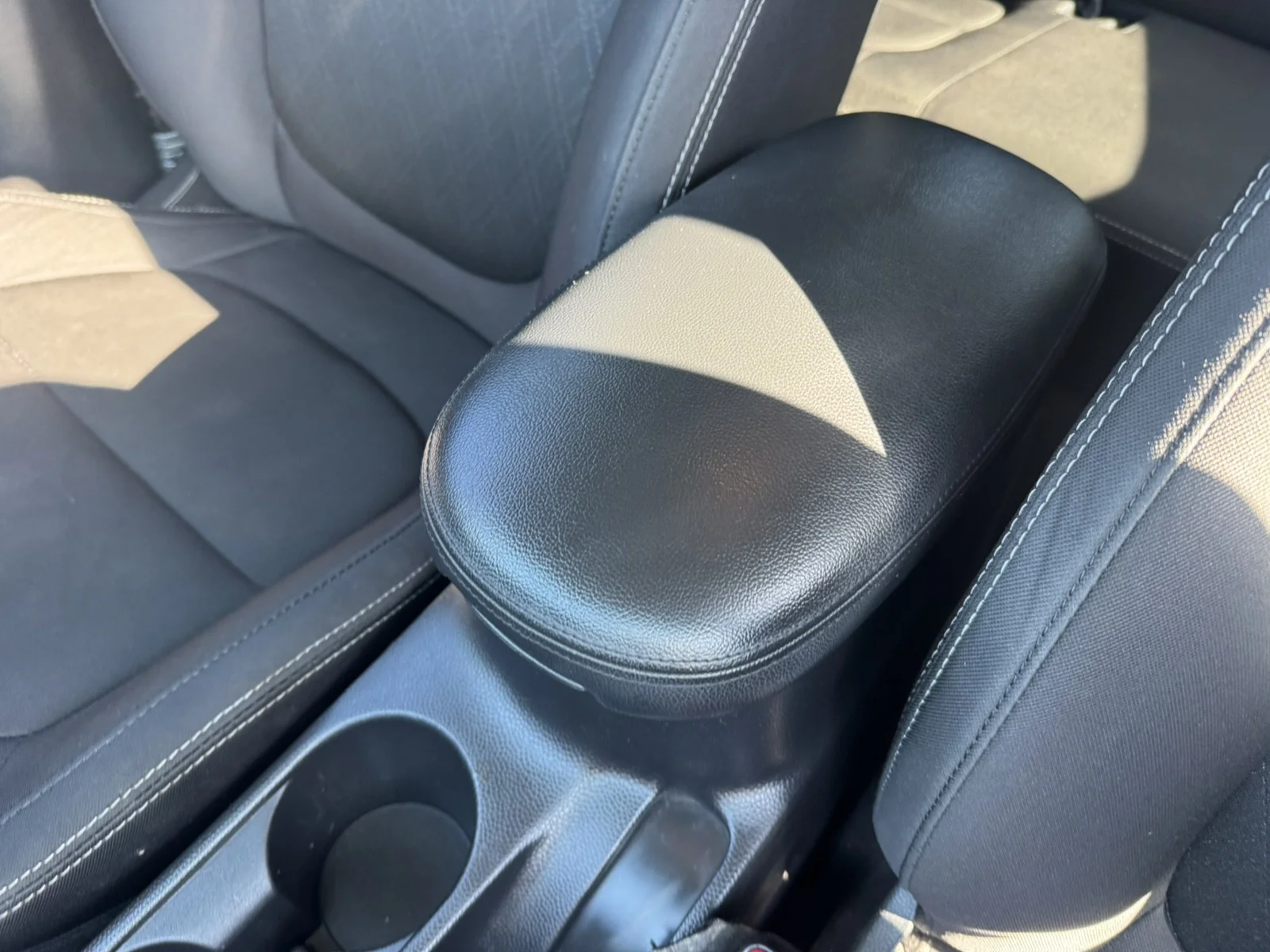 Used 2019 grey Kia Base image 17
