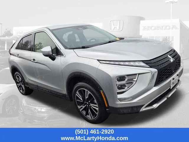 Used 2024 Silver Mitsubishi SE image 3