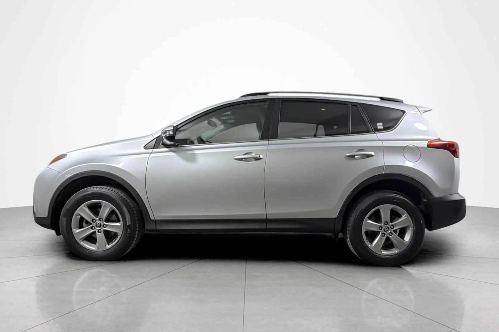 Used 2015 Toyota RAV4 XLE with VIN 2T3WFREV0FW159350 for sale in Beverly Hills, CA