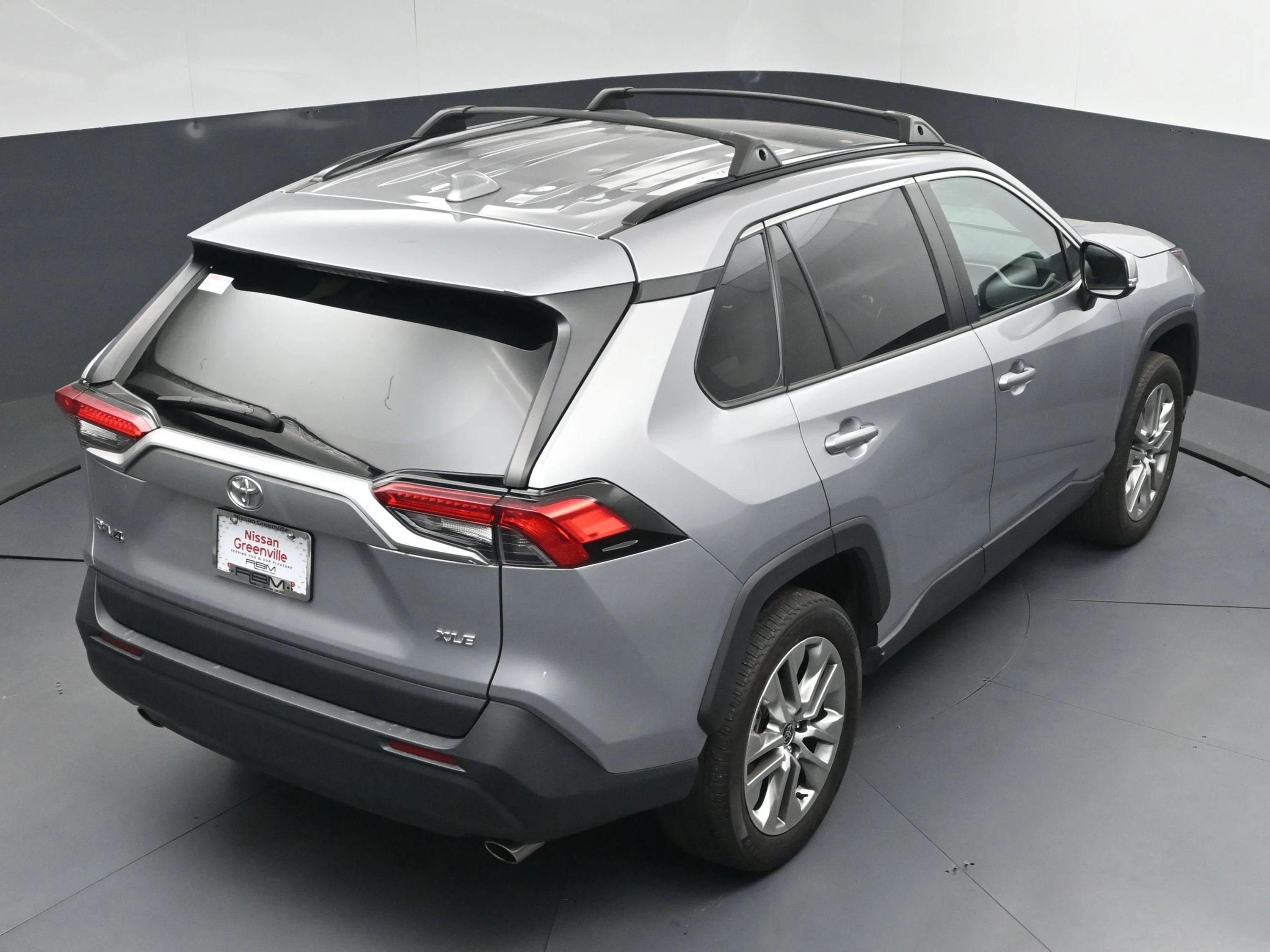 Used 2022 Silver Sky Metallic Toyota XLE Premium image 35