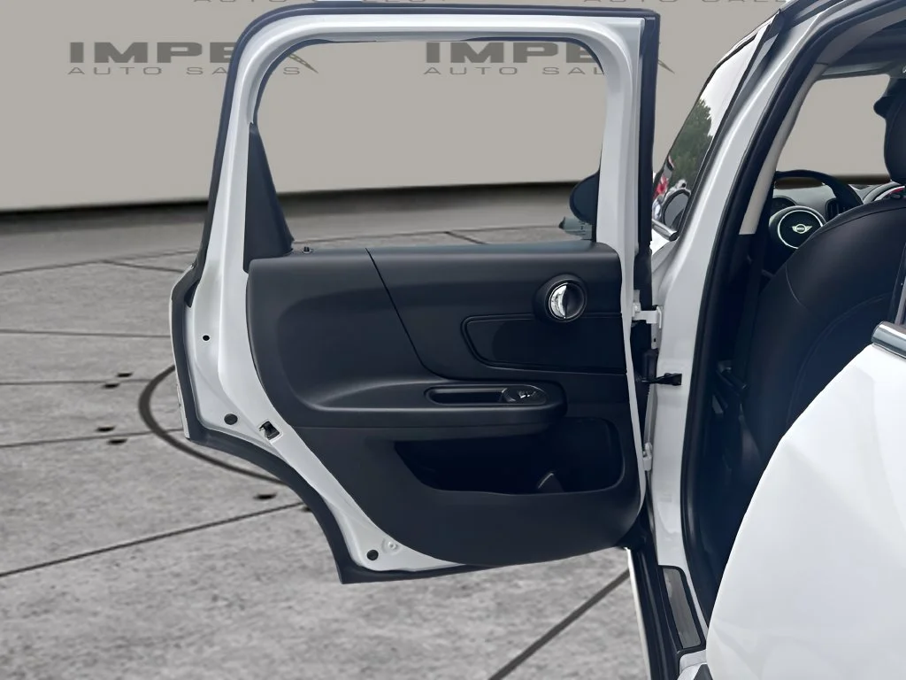 Used 2020 White MINI  image 23