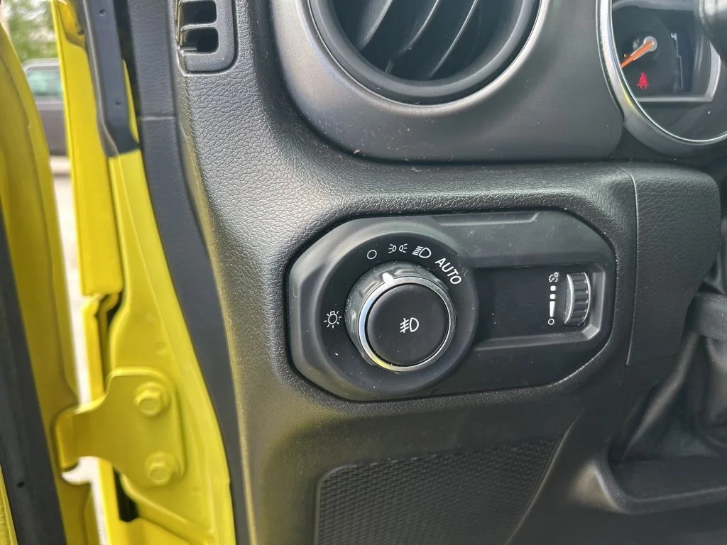 Used 2023 Yellow Jeep Sport S image 34