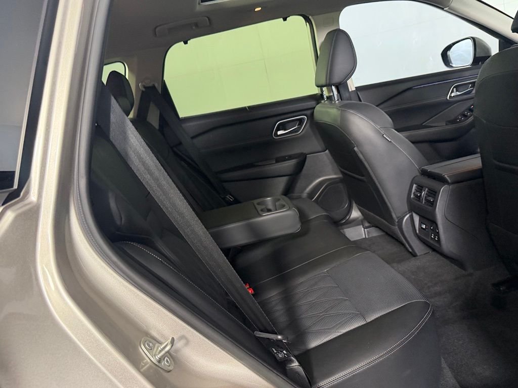 Used 2025 Gold Nissan Platinum image 31
