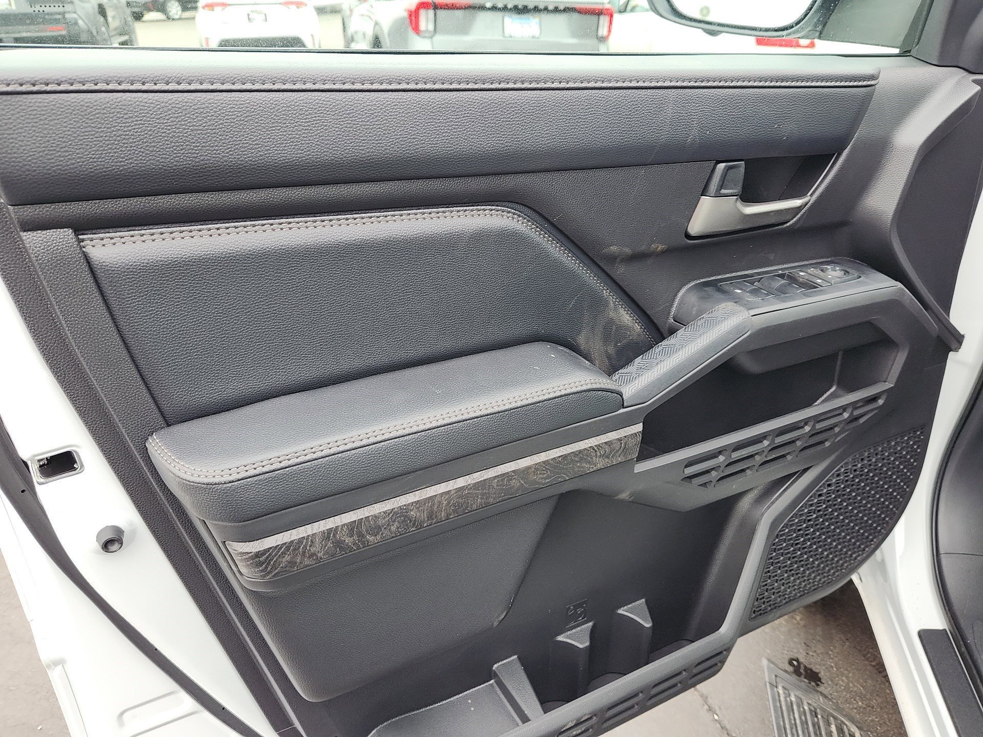 2026 Toyota Tacoma Limited - Photo 10