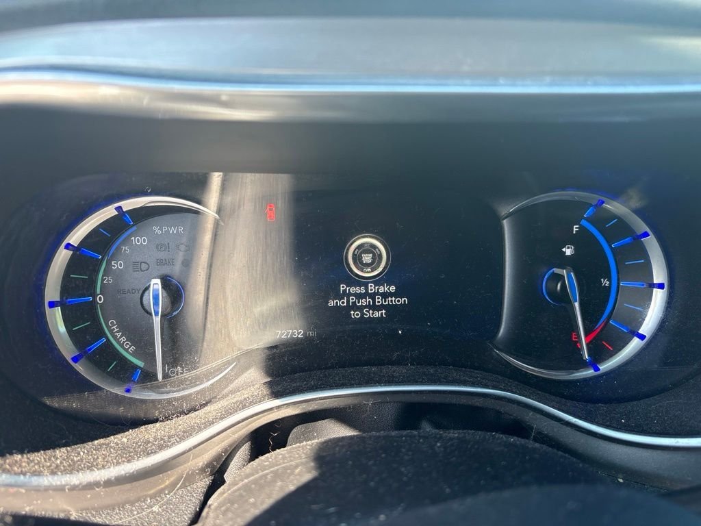 Used 2022 White Chrysler Limited image 10