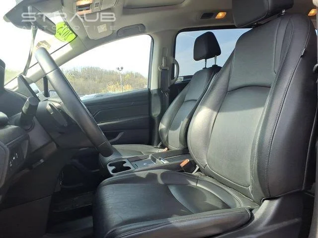 Used 2025 Solar Silver Metallic Honda EX-L image 10
