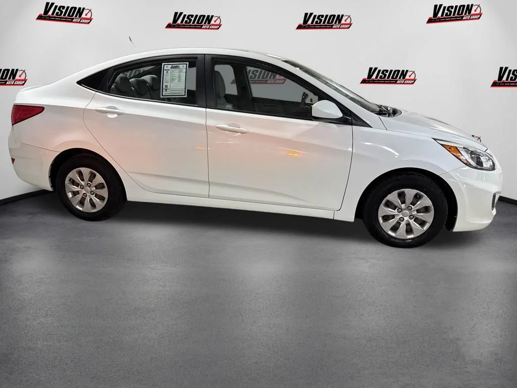 Used 2016 White Hyundai SE image 4