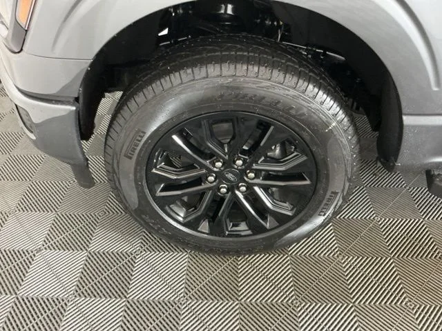 New 2026 Carbonized Gray Metallic Ford XLT image 30