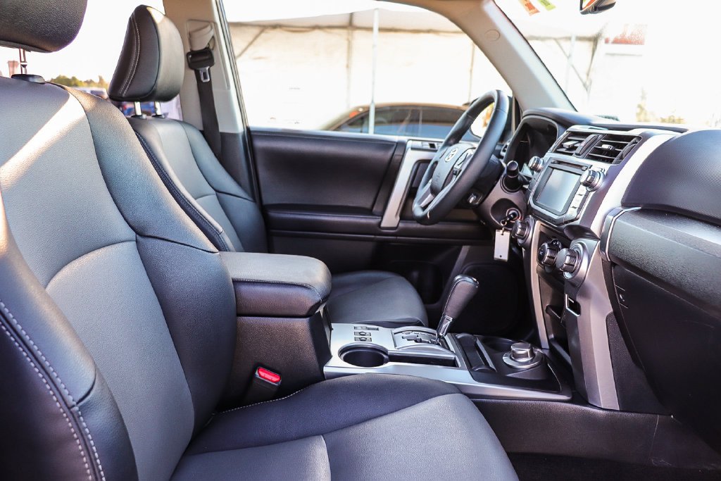 Used 2019 Nautical Blue Metallic Toyota SR5 Premium image 20