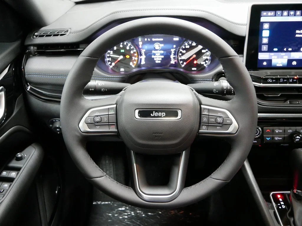 2025 Jeep Compass Limited - Photo 12