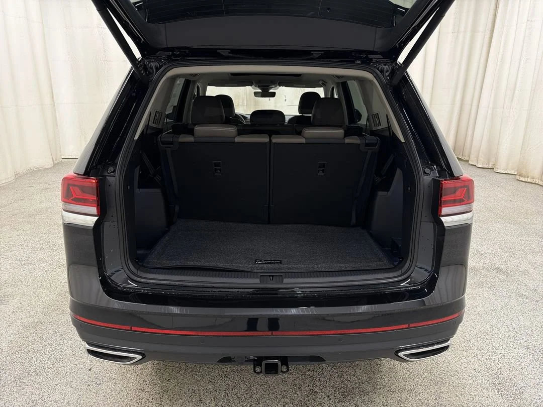New 2026 Deep Black Pearl Volkswagen 2.0T SEL image 17
