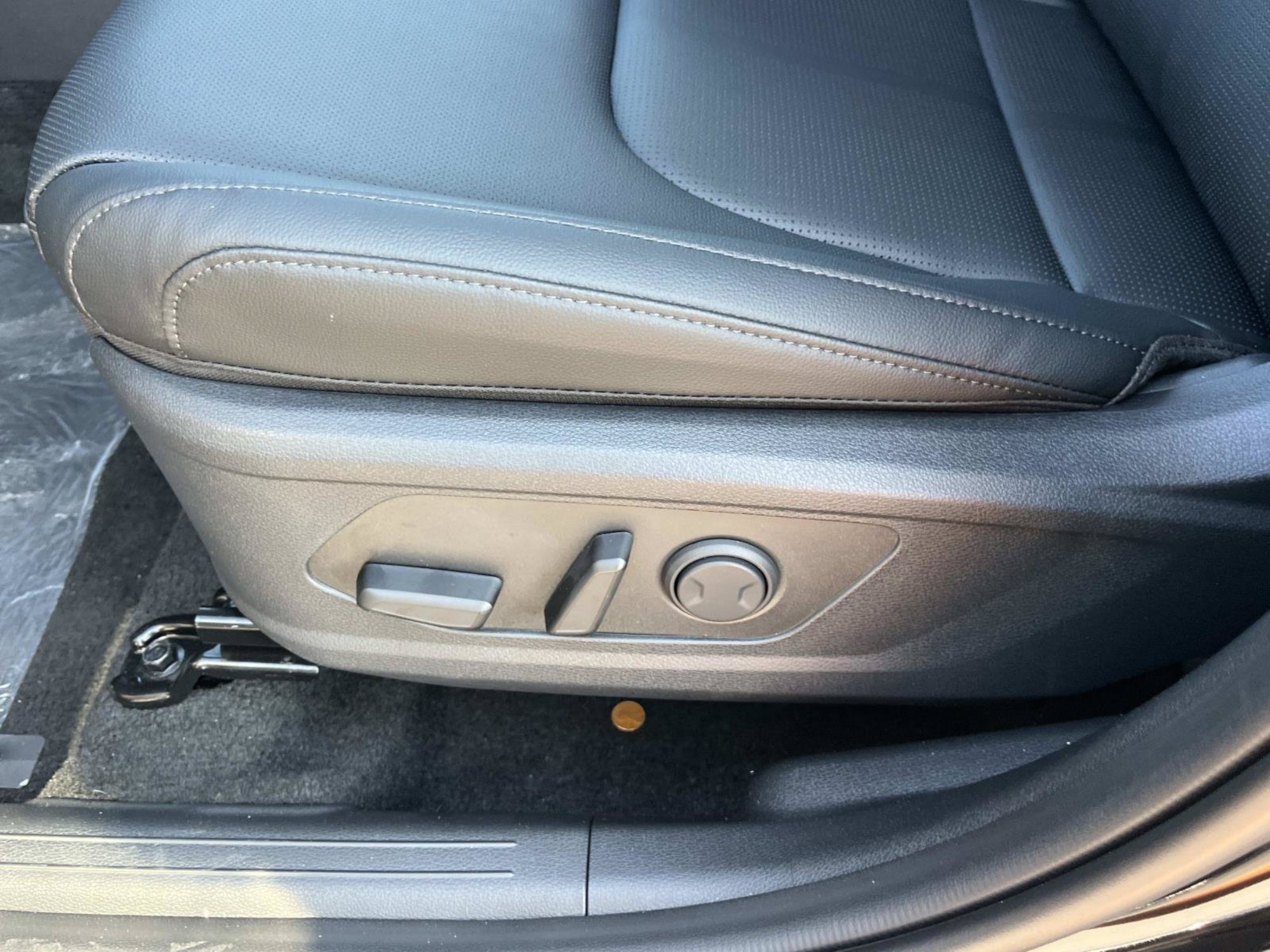 New 2027 Ebony Black Kia EX image 26