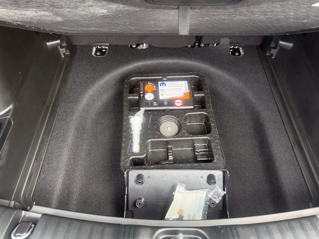 Used 2024 Black Jeep Latitude Lux image 46