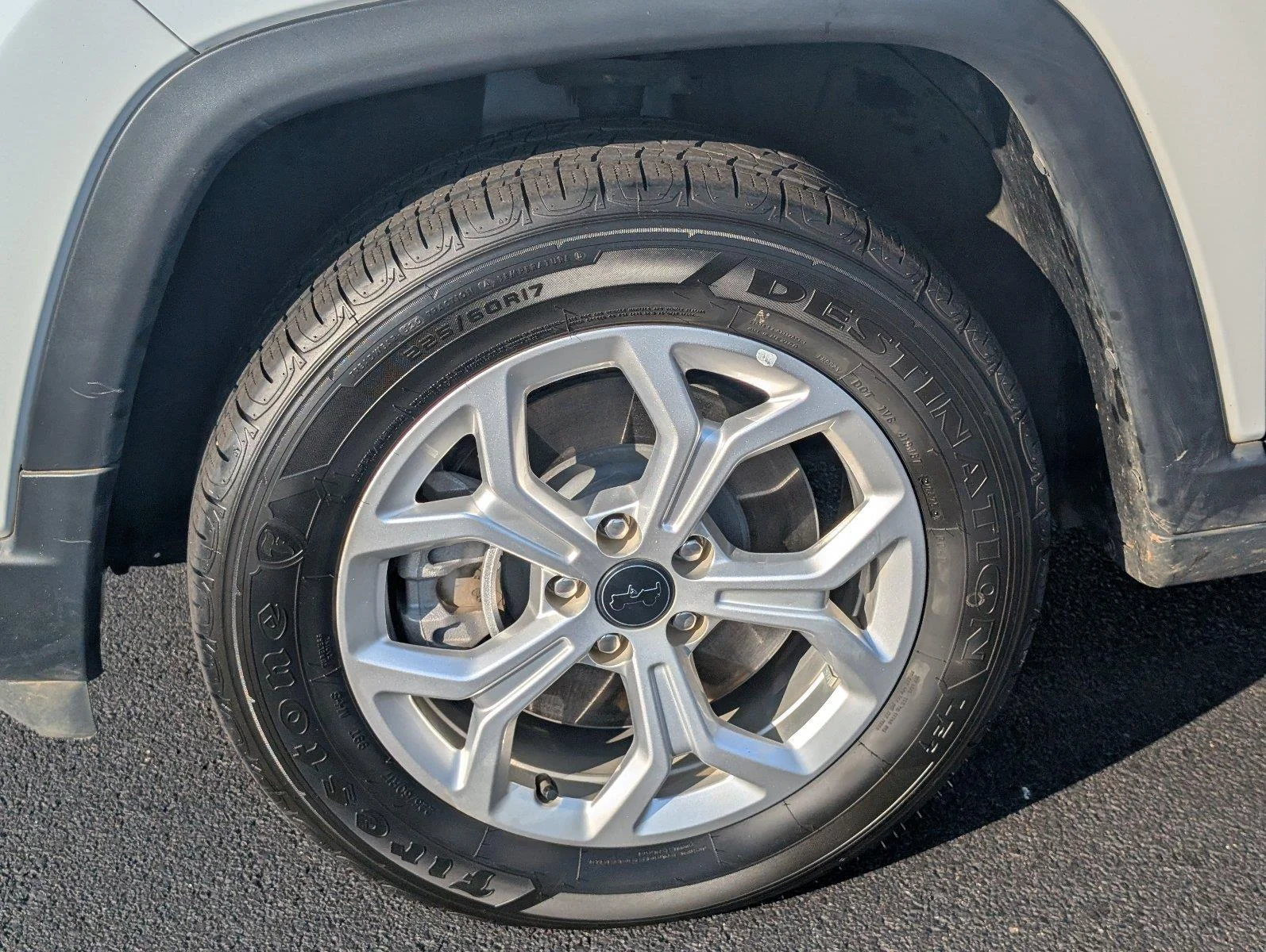 Used 2025 Bright White Clearcoat Jeep Latitude image 11