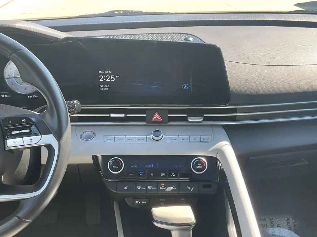 Used 2025 White Hyundai Limited image 25