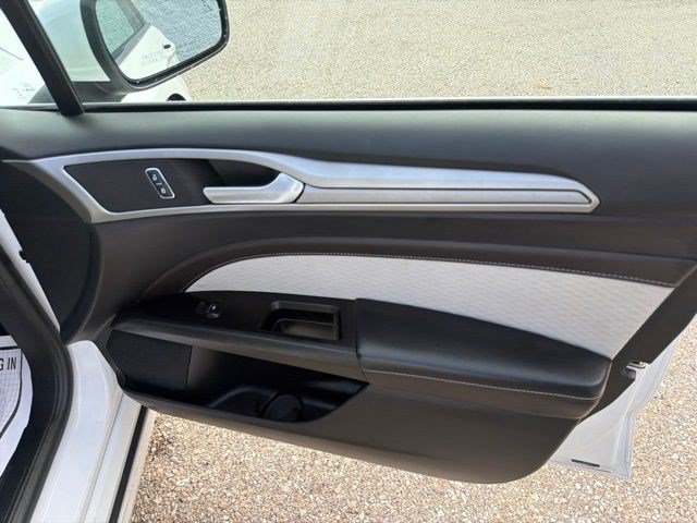 Used 2019 Oxford White Ford SE image 20