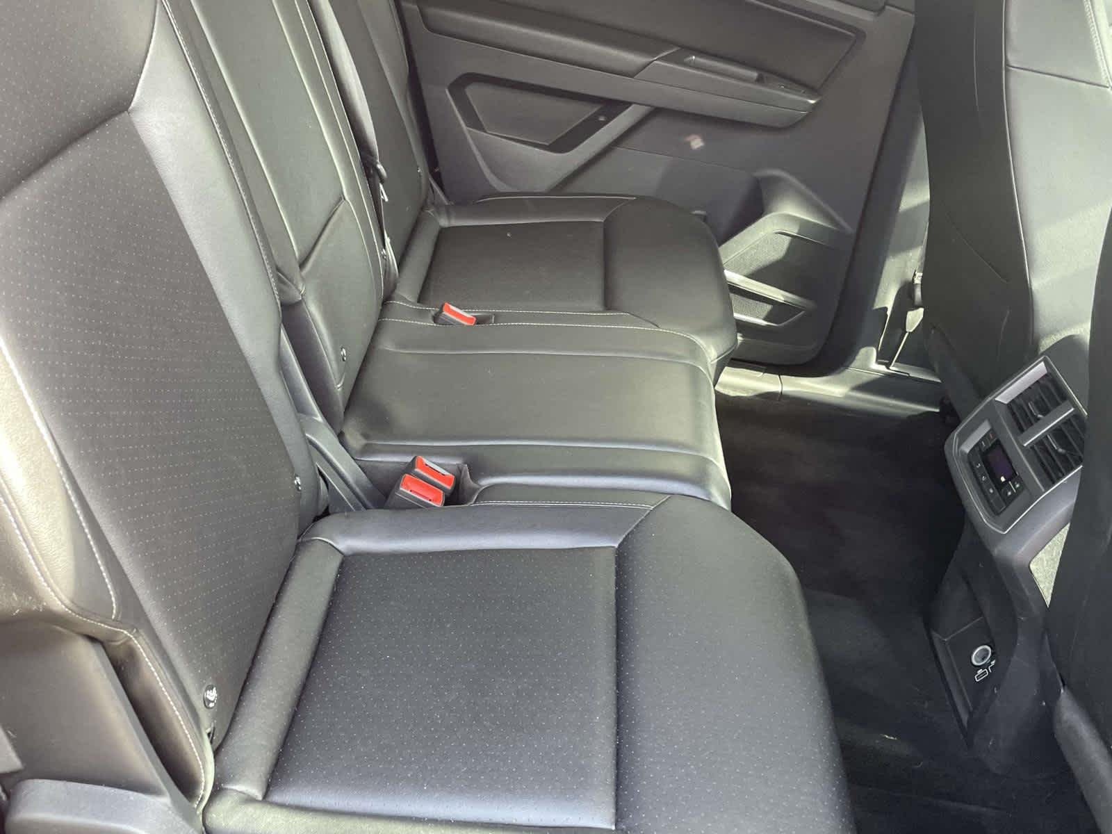 Used 2018 Pure White Volkswagen 3.6L V6 SE image 20