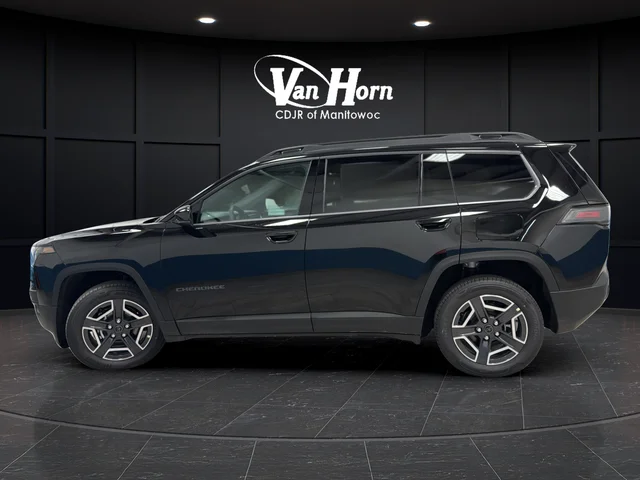 New 2026 Diamond Black Crystal Pearl-Coat Exterior Paint Jeep Limited image 4