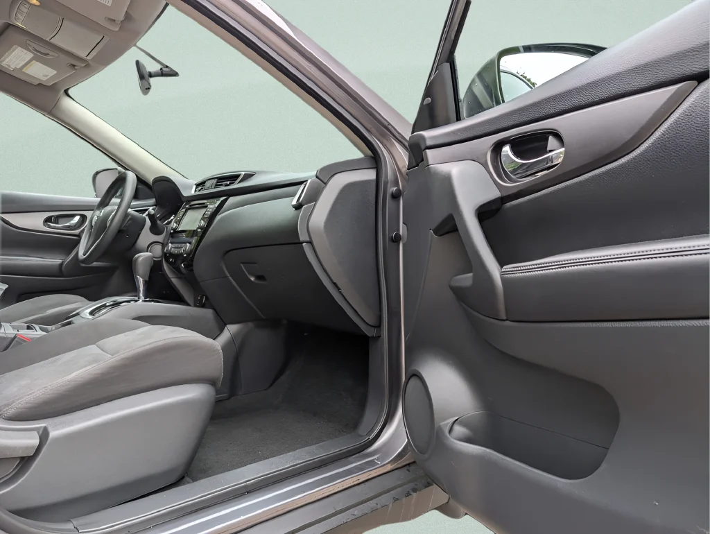 Used 2016 Gray Nissan SV image 35