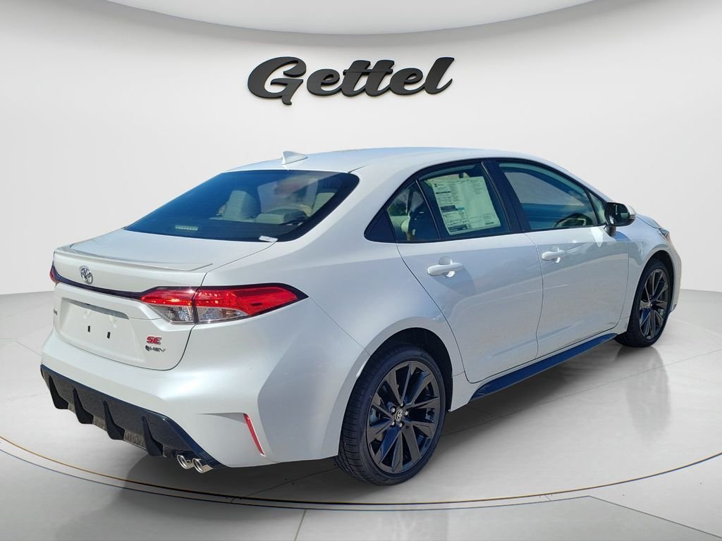 New 2026 Wind Chill Pearl <sup>1</sup> Toyota  SE image 5