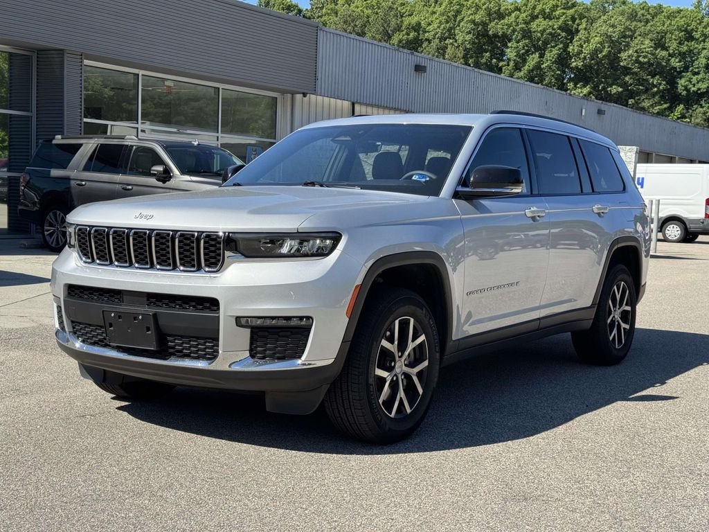Used 2025 Silver Jeep Limited image 26