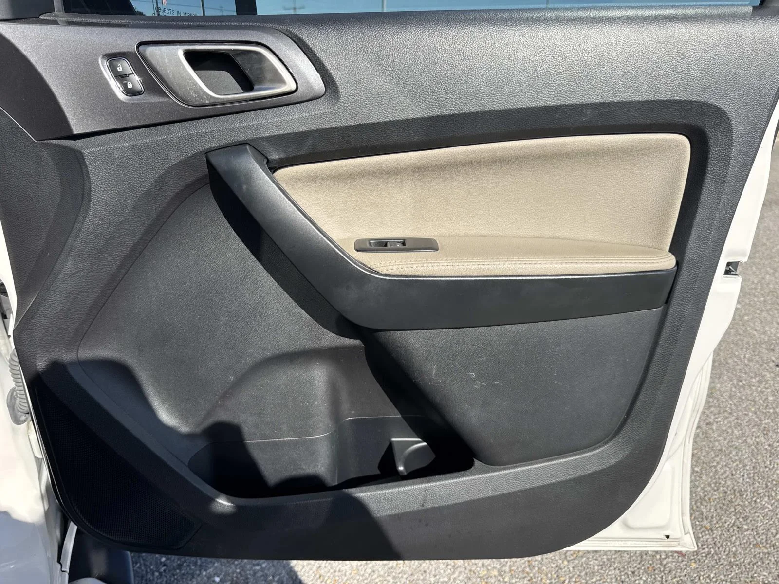Certified Used 2020 White Platinum Tri-Coat Metallic Ford LARIAT image 13