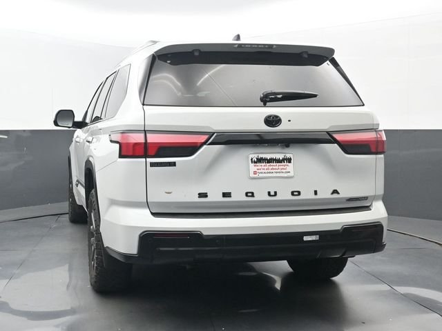Used 2025 Wind Chill Pearl Toyota Platinum image 4