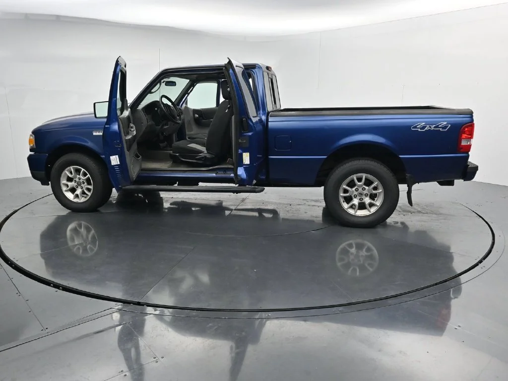 Used 2011 Blue Ford XLT image 27