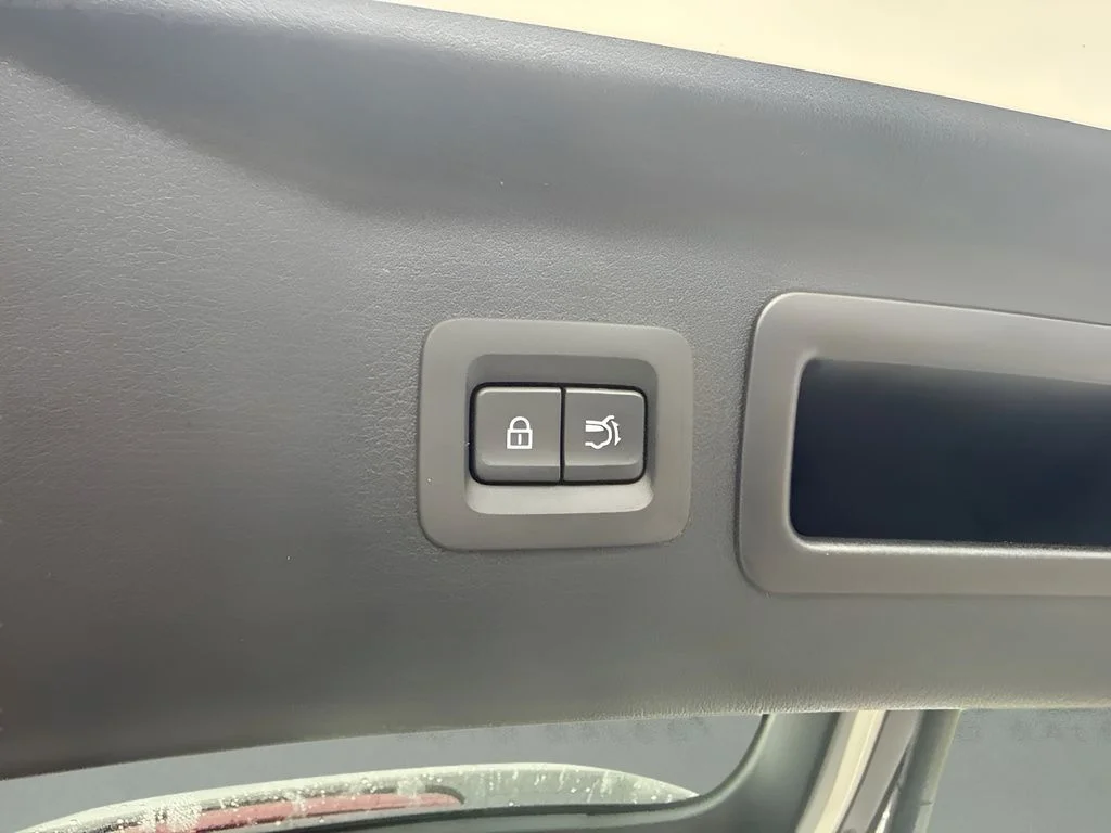 Used 2024 White Mazda Preferred image 19