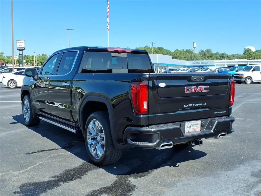 Used 2025 Onyx Black GMC Denali image 17