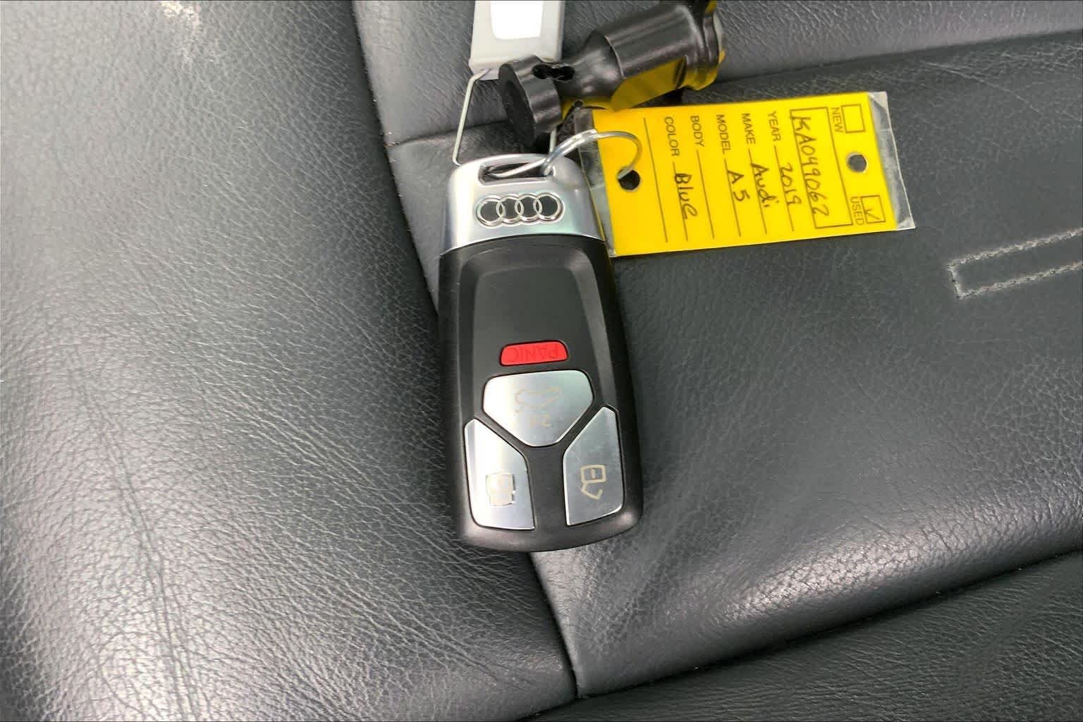 Used 2019 Navarra Blue Metallic Audi Premium Plus image 14