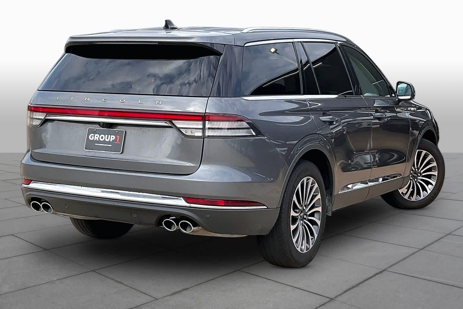 Used 2024 Asher Gray Metallic Clearcoat Lincoln Reserve image 27